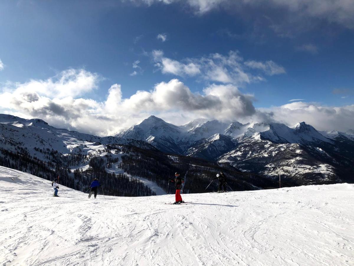 Clotes Modern Apartment, 50m From Slopes - Sleeps 6-8, 2 Bath - Sauzeholiday Sauze D'Oulx