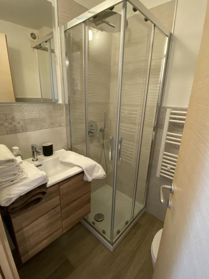 Apartment Clotes Modern Apartment, 50m From Slopes - Sleeps 6-8, 2 Bath - Sauzeholiday Sauze D'Oulx