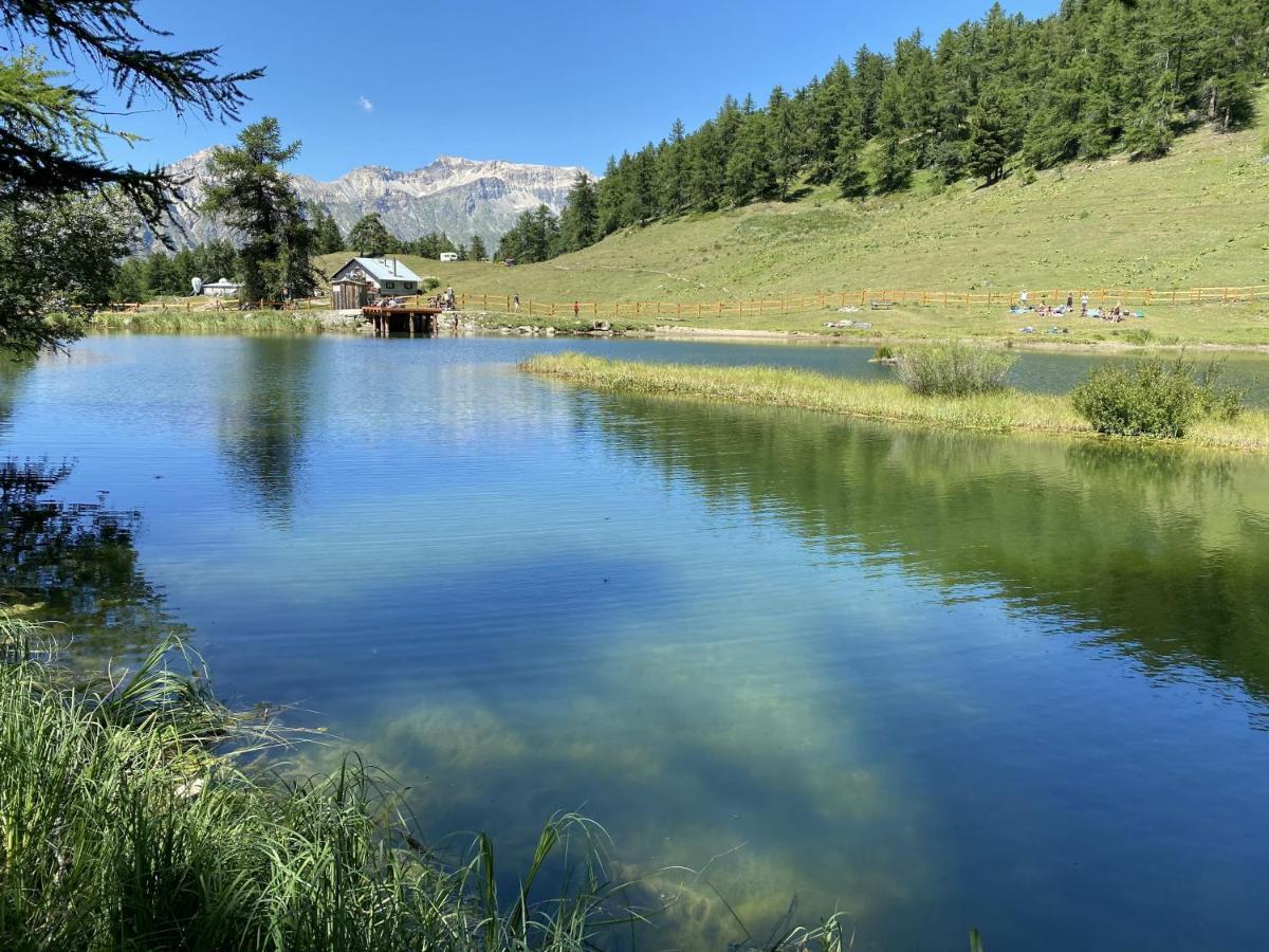 Apartment Clotes Modern Apartment, 50m From Slopes - Sleeps 6-8, 2 Bath - Sauzeholiday Sauze D'Oulx
