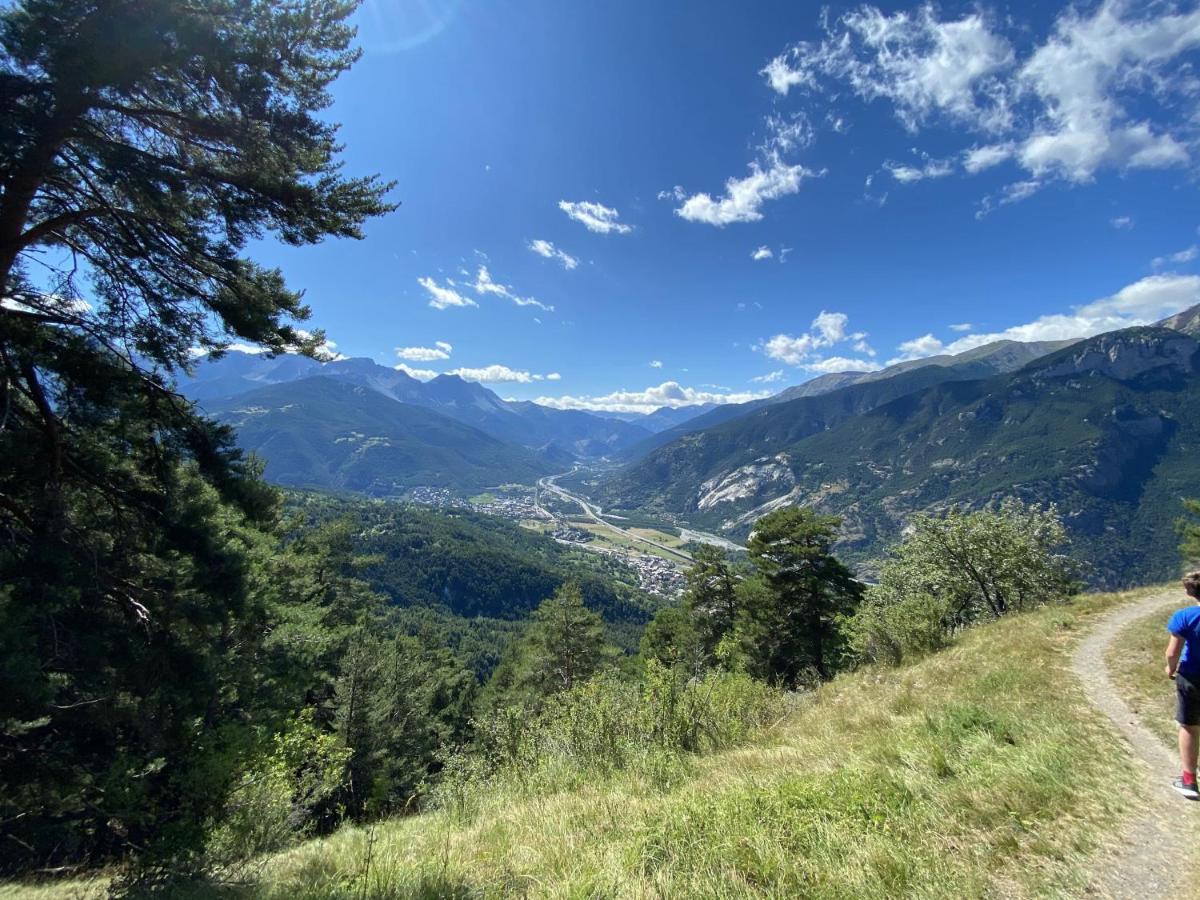 Clotes Modern Apartment, 50m From Slopes - Sleeps 6-8, 2 Bath - Sauzeholiday *