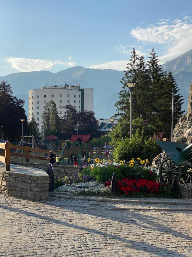 Clotes Modern Apartment, 50m From Slopes - Sleeps 6-8, 2 Bath - Sauzeholiday Apartment